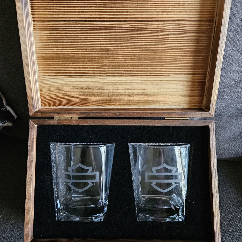 Harley Davidson Whiskey Glass Gift Set in Wooden Box